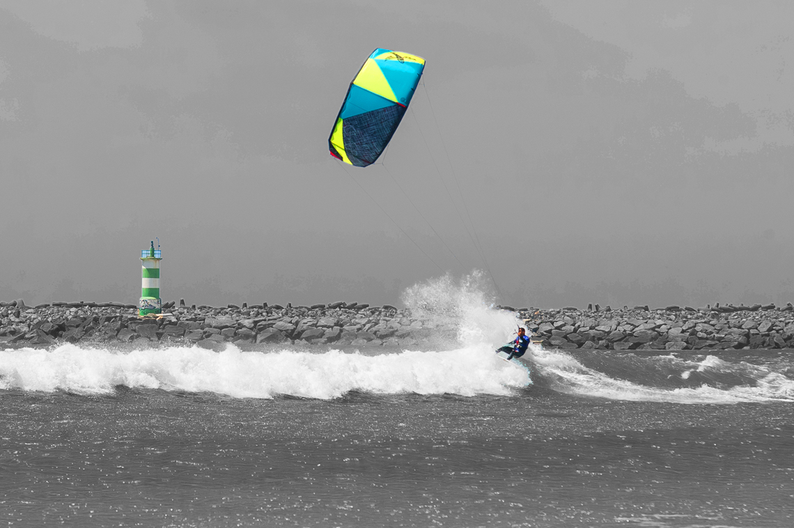 Giving the 2015 Best Cabo kite a thrashing in the waves