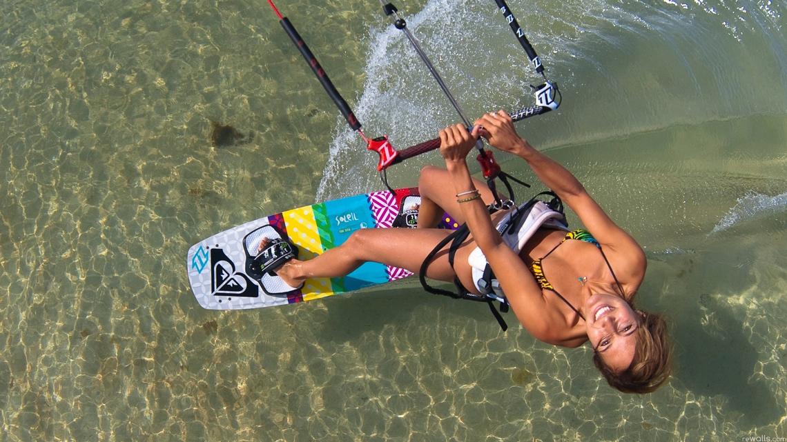 Angela Peral leaning back for the camera - kitesurfing