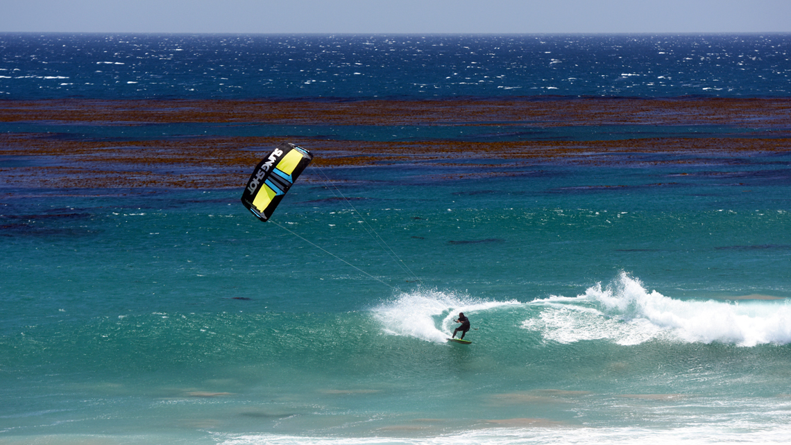 The 2016 Slingshot kiteboarding Wave SST kitesurf kite. Kitesurfer off the lip turn.