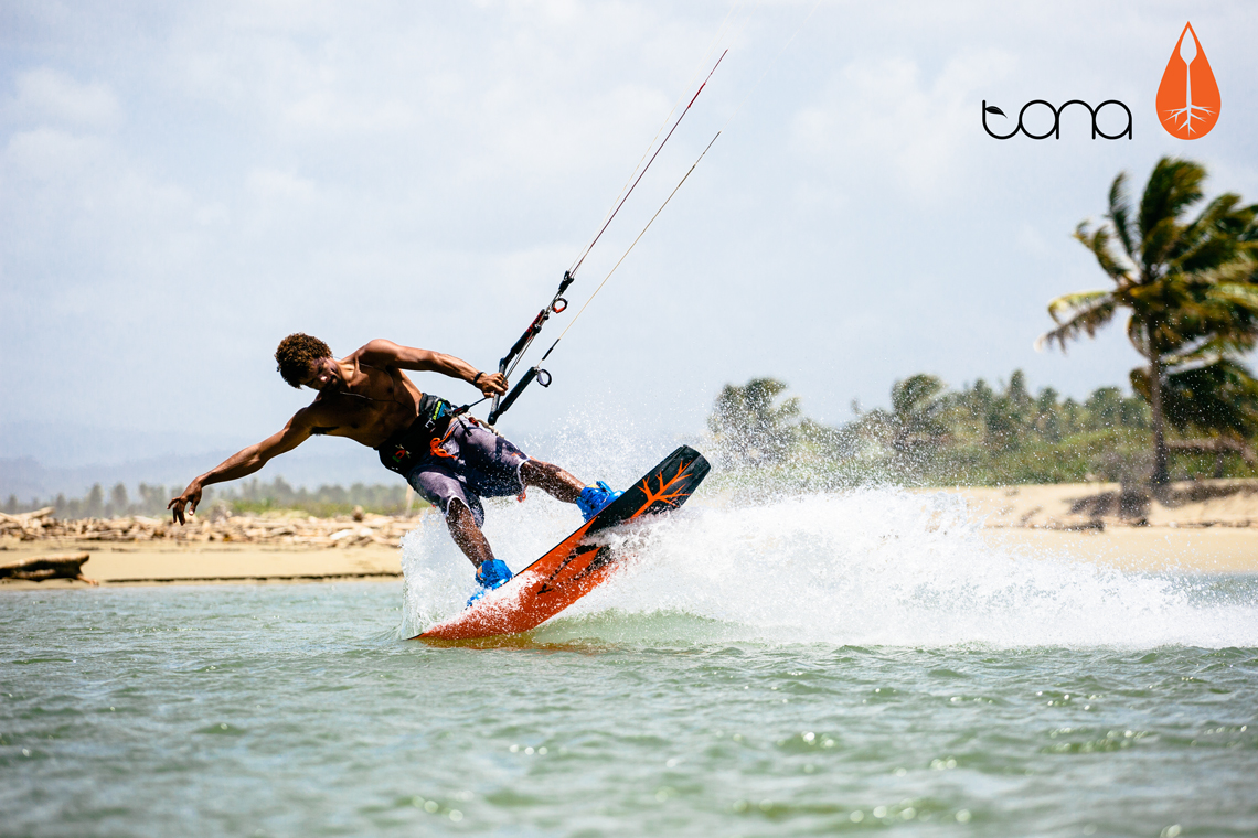 Andre Phillip flexing his 2015 Tona flow kiteboard