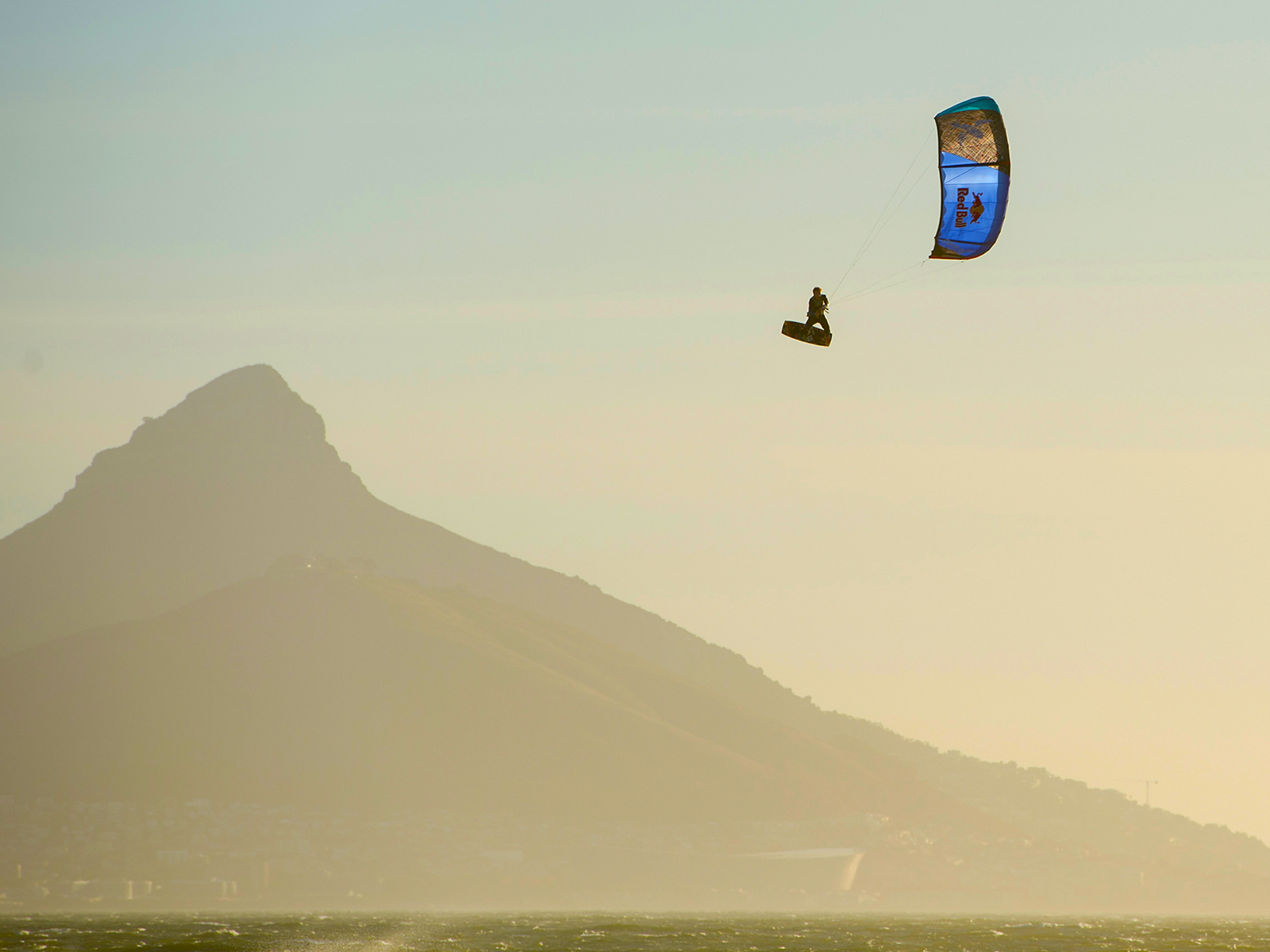 kitesurf wallpaper image - Ruben Lenten on the Best Extract in Cape Town - kitesurf megaloop jump - in resolution: Standard 4:3 1600 X 1200