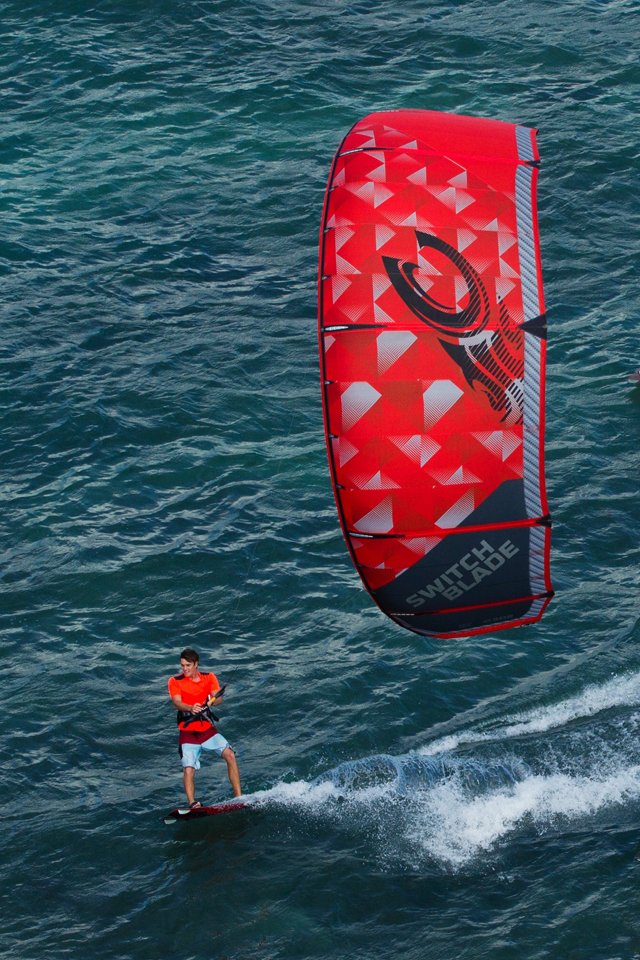 kitesurf wallpaper image - Cabrinha 2015 Switchblade cruising trio - in resolution: iPhone 640 X 960