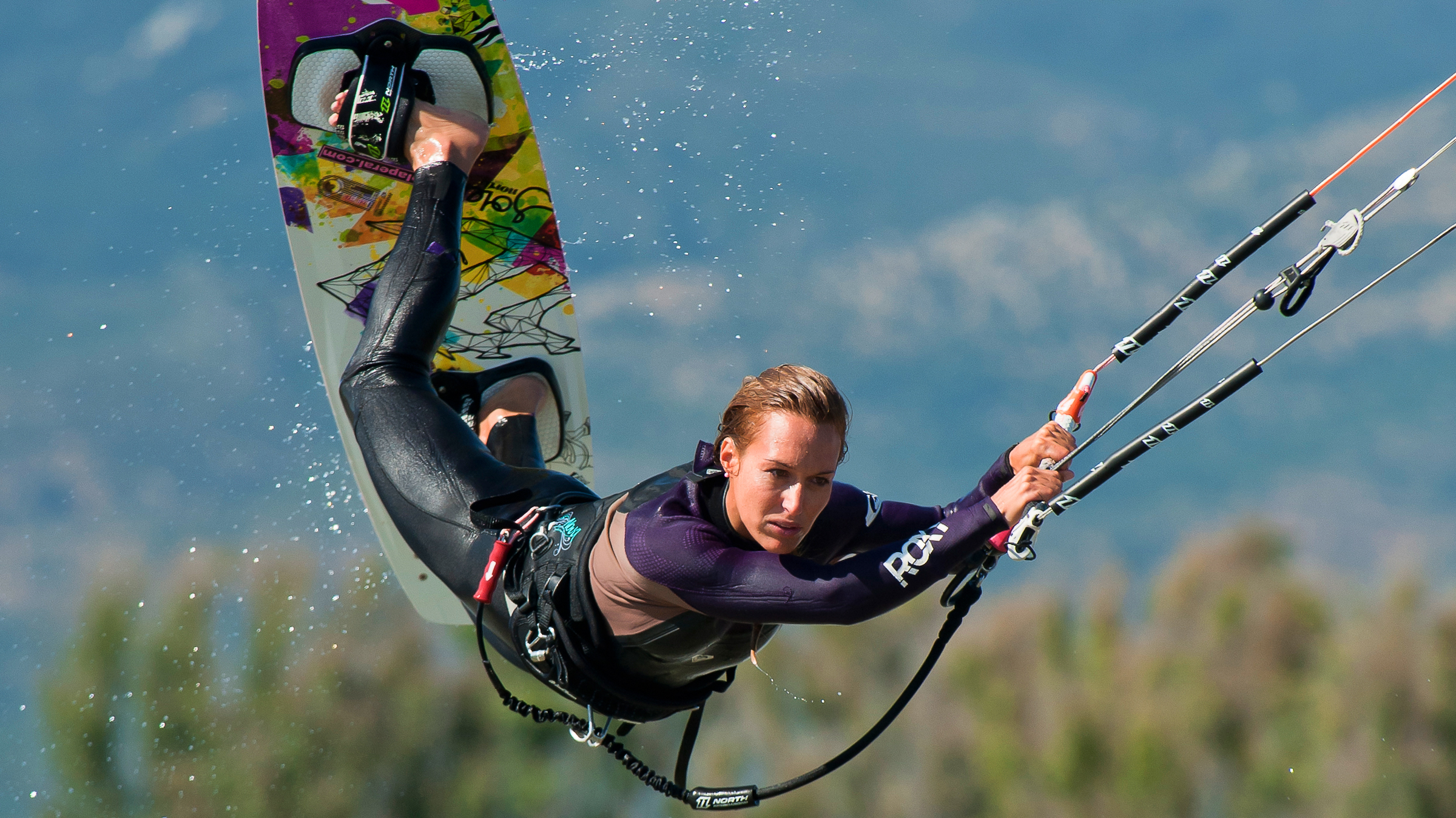 kitesurf wallpaper image - Angela Peral raily into town - in resolution: High Definition - HD 16:9 2400 X 1350
