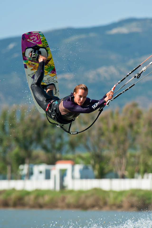 kitesurf wallpaper image - Angela Peral raily into town - in resolution: iPhone 640 X 960