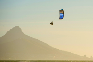 Ruben Lenten on the Best Extract in Cape Town - kitesurf megaloop jump