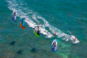 Sam Light, Jesse Richman, Kai Lenny and Jalou Langeree riding on the Naish Park kite